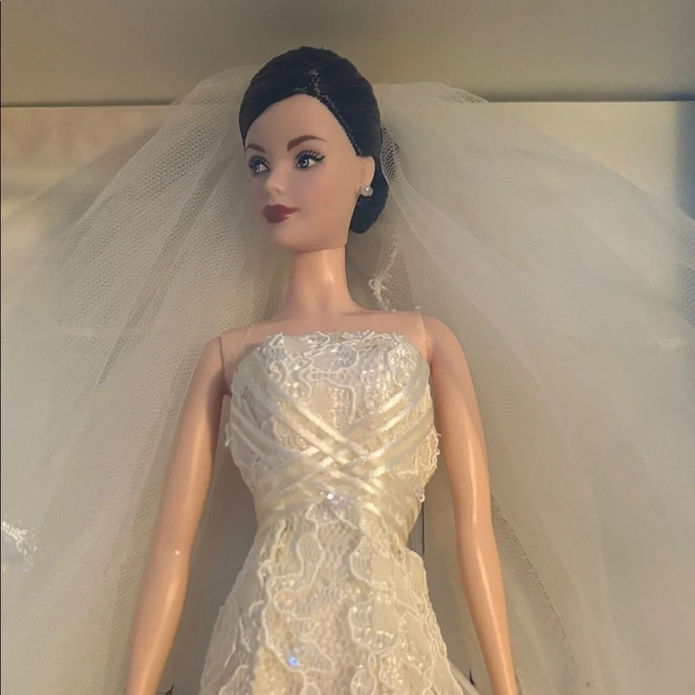Barbie Carolina Herrera Bride White and Gold Collector Doll Box - Picture 4 of 7